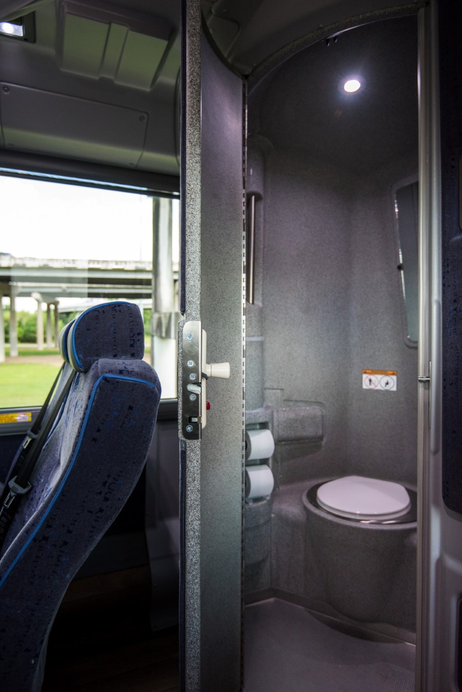 do tour buses have bathrooms
